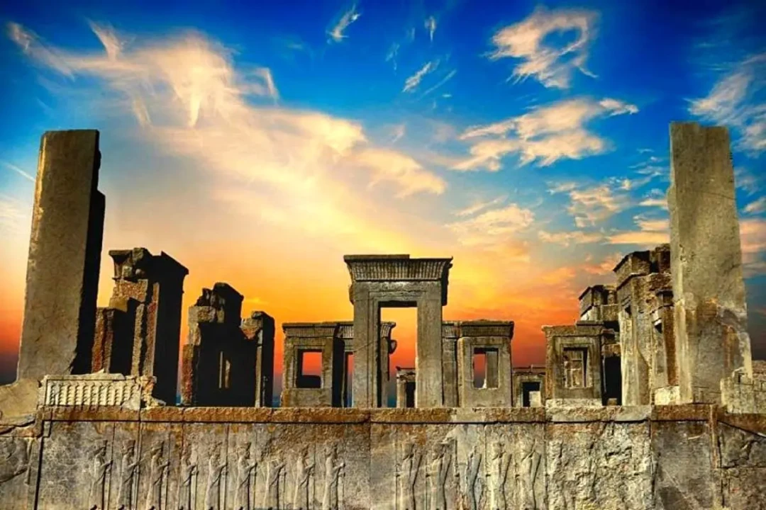 نیمی از بافتهای تاریخی ارزشمند کشور در نواحی در معرض فرونشست / تخت جمشید، نقش جهان و آرامگاه کوروش در خطرند نیمی از بافتهای تاریخی ارزشمند کشور در نواحی در معرض فرونشست / تخت جمشید، نقش جهان و آرامگاه کوروش در خطرند