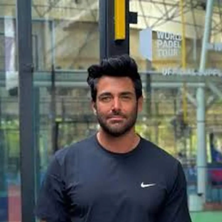 مشکوک شدن محمدرضا گلزار به دختر جوان در اجرای پانتومیم+فیلم