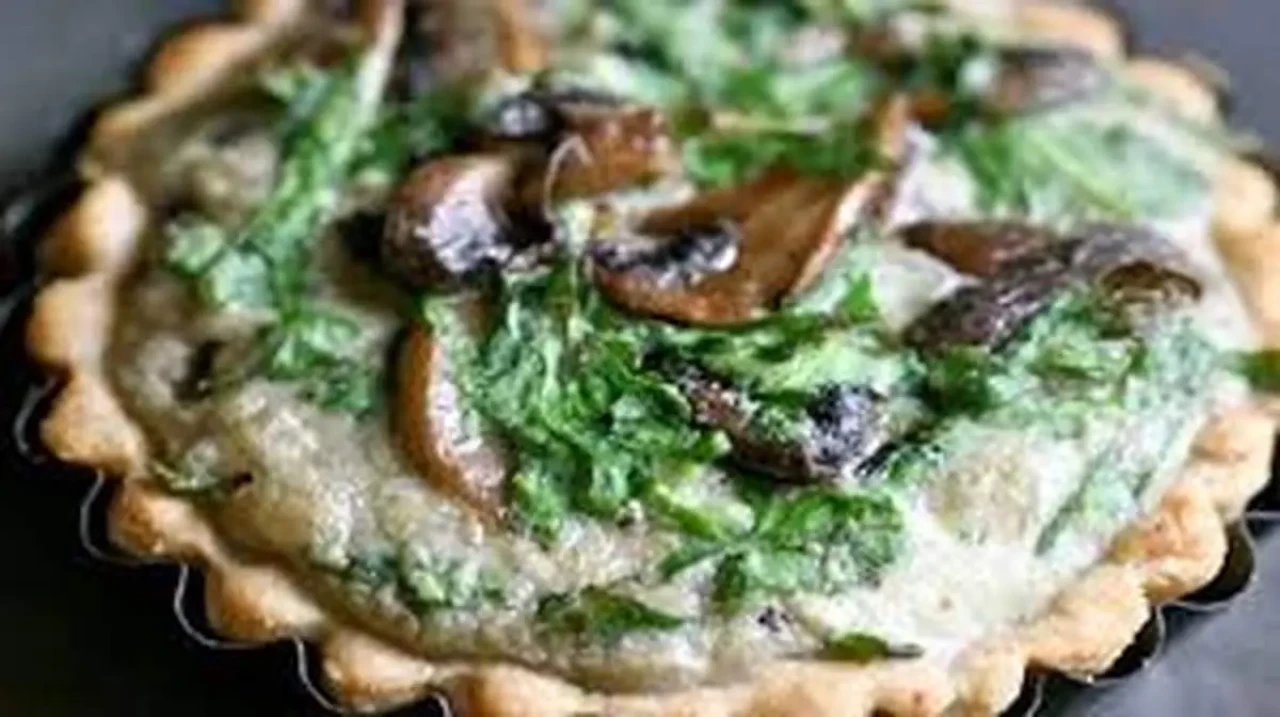 طرز تهیه تارت قارچ و پنیر فوری و خوشمزه